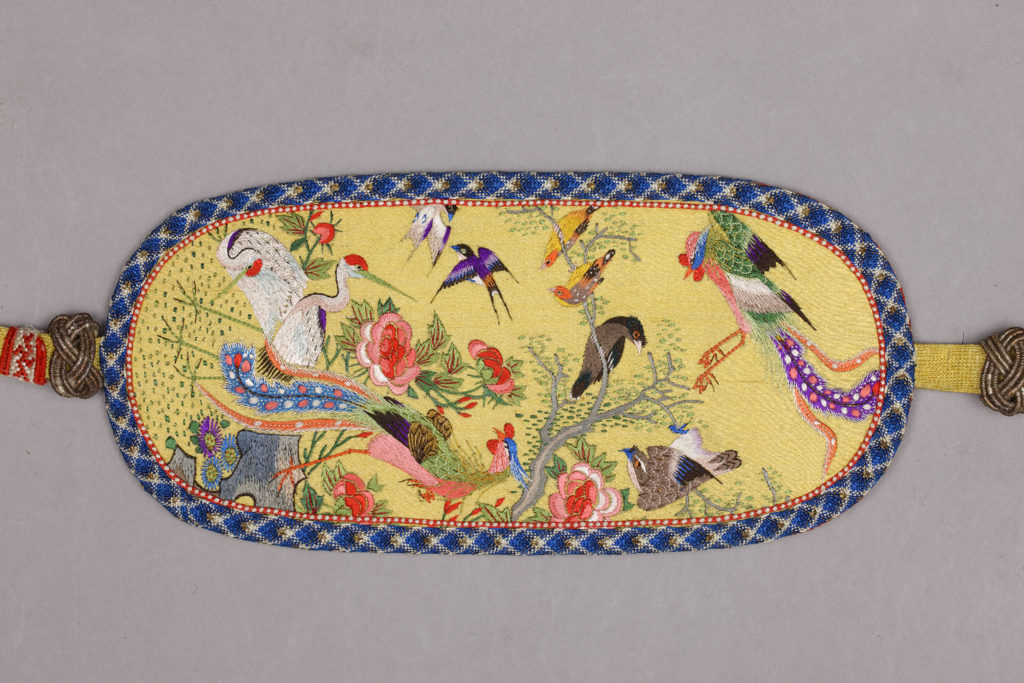 Eyeglass case in yellow silk, embroidered with a lion, lion cub, phoenix, and birds