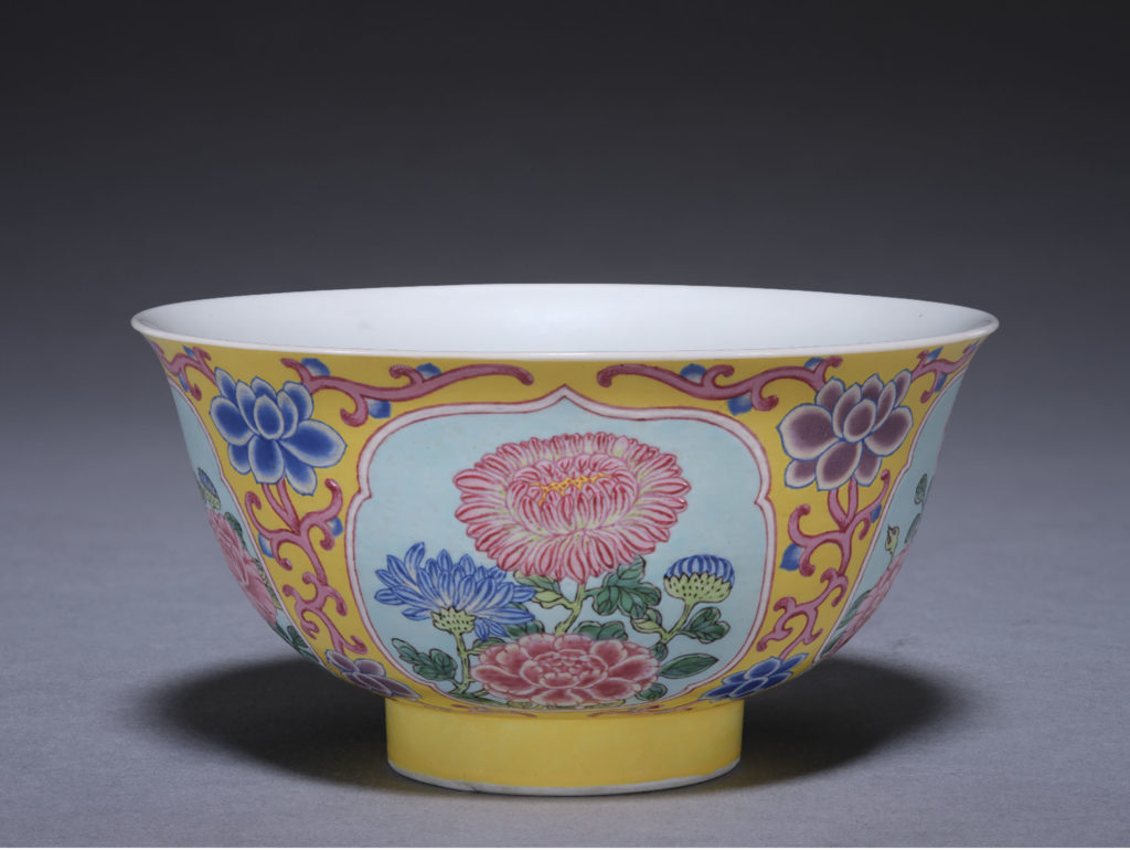 Bowl with floral design in reserved panels on a yellow ground, painted in enamels (porcelain) | Qing dynasty, Kangxi Period