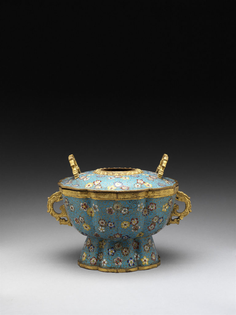 Cloisonné hot pot vessel with a floral pattern | Late Qing dynasty